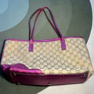 Gucci Beige and Ebony GG Canvas Britt Medium With Magenta Trim